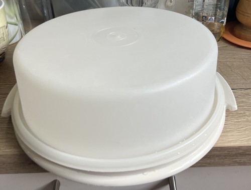 Tupperware top - tupperware,