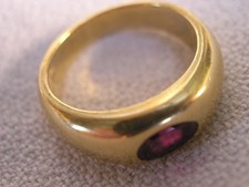 1 Bandring mit ovalem Rubin 18 ct. Gelbgold 12.4 gr. Handarbeit