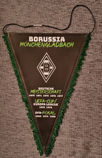 BORUSSIA MÖNCHENGLADBACH gr. Wimpel 25 x 37 cm. Schwarz-grün Erfolge TOP Zustand