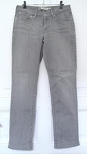 Levi bold curve - curve, modern