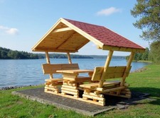 Überdachte Sitzgruppe -