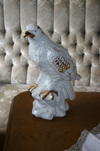 Großer porzellan greifvogel - großer,