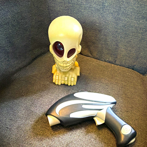 Totenkopf alien figur beige - totenkopf/alien-figur,