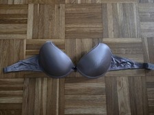 Fliederfarbener trägerloser