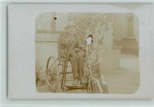 13028948 - Rollstuhl, Behinderten Fahrzeug wie ein Dreirad Privatfoto 1918 AK 