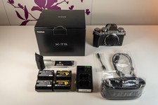 Fujifilm X-T5 40,2MP Spiegellose Systemkamera -Silber mit Zubehörpaket (06/2025)