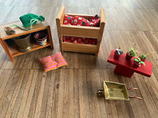 Bodo Hennig Kinderzimmer: Doppelstockbett, Tisch, Schränkchen, div. Utensilien