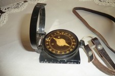 Marschkompass mit Lederriemen