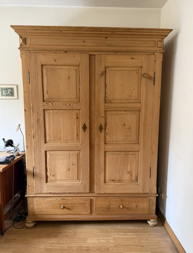 Antiker hoher holzschrank - hoher,