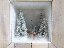 Schaukasten Diorama Wandbild Schneelandschaft mit Weihnachtsfrau