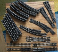 Modelleisenbahn Konvolut Schienen Gebäude Zubehör Spur H0