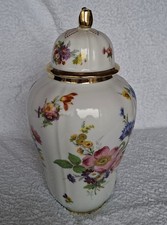 Deckelvase aus Porzellan
