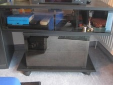 Phonowagen drehbar, schwarzes Holz mit Rollen, 3 getönte Glasscheiben