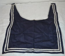 Alter Matrosenkragen um