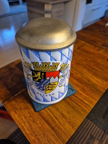 Porzellanbierkrug mit