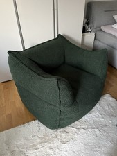 Sitzsack mit Fußhocker aus grünem Boucle Stoff von OKWISH