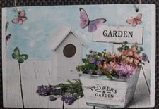 Bild Garten mit Schmetterling