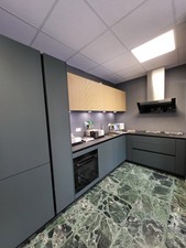 L- Küche Grifflos Resopal