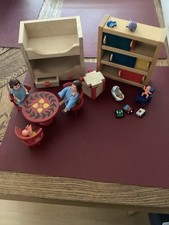 Puppenstube Kinderzimmer mit Zubehör.