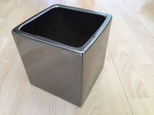 Blumenkübel Übertopf glänzend grau  17,5 cm hoch 17 cm breit Keramik quadratis
