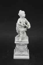 C26M03- Nymphenburg Porzellan Figur Putto mit Fagott nach Franz Anton Bustelli