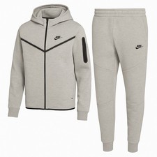 Schwarzer Nike Tech Fleece