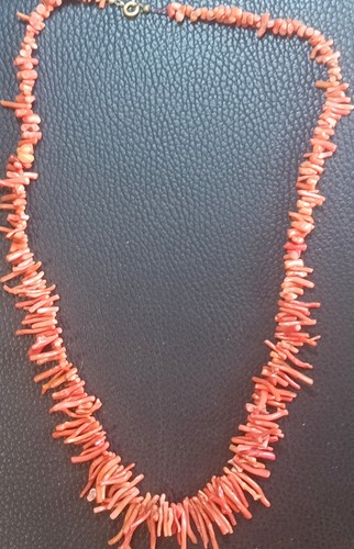 Orangefarbene korallenkette - orangefarbene,