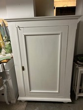 Antikes Vertiko, Eintürer