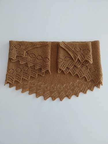 Handgestricktes schaltuch mit - handgestricktes,