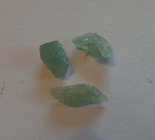 3 Grossular , Granat Tsavorit - Edel - Rohsteine  (L224) Lesen .. ! ??