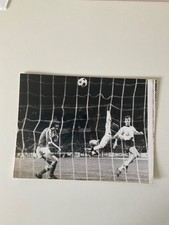 Altes Pressefoto Fallrückzieher Klaus Fischer 16.11.1977 beim 4:1 gegen Schweiz