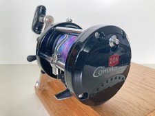 PENN COMMANDER 20N Multirolle 300m 8x SCHNUR NEU ! ! Angelrolle Norwegen Wels