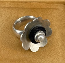 CHARLOTTE Silberring mit Blüte und Perle, RG 54 (S 5947)