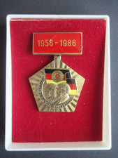 Originales DDR-Abzeichen "30