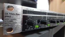 Behringer MX882 Ultralink Pro Mixer/Splitter, Inkl. Kabel