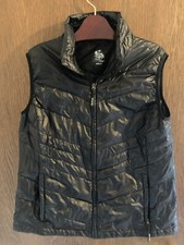 nature trail v. TCM: schwarze, dünne Daunenweste m.Reißverschluß, Gr.M, getragen