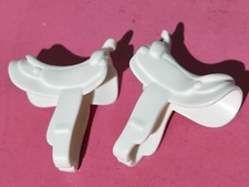 PLAYMOBIL x2 WEISSE REITTIERE 3. Gen STUHL Pferd West Mittelalter MONTUR