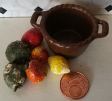 Korb mit Obst Äpfel Zitrone