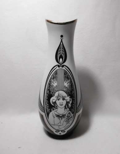 Porzellan vase 1777 - /,