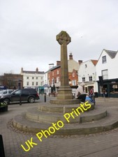 Foto 6x4 Knaresborough, Marktkreuz Die untere Stufe trägt eine geschnittene Bank c2015