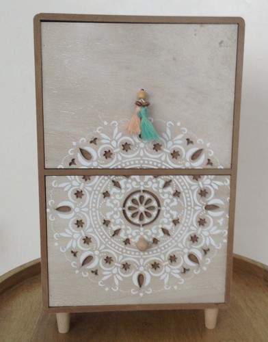 Schmuck schrank utensilien bad - schmuck,