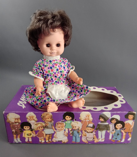 Mädchen puppe karton - puppe, im