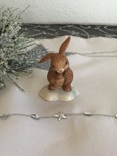 Goebel Winterwald ★ Hase sitzt im Schnee und putzt sich ★ RARITÄT ★ wie NEU ★