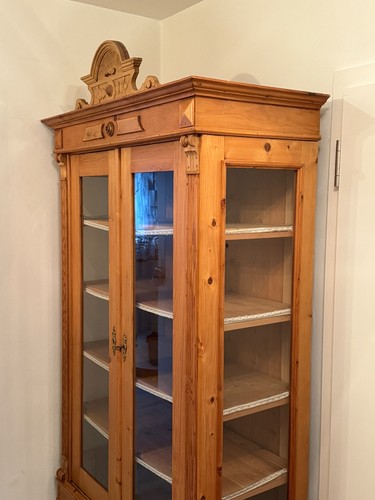 Wunderschöner schrank aus - aus, der