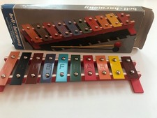 buntes Xylophon aus Holz für