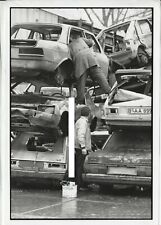30x20cm Orig Archiv Foto um 1989 Auto "Schrottplatz Colt Mercedes VW Golf" photo