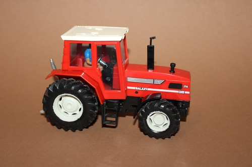 Britains traktor same - 1:32,