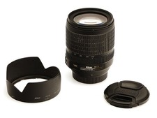 Nikon Zoom Objektiv AF-S DX Nikkor 3.5-5.6 / 18-105 mm G ED VR für APS-C / DX