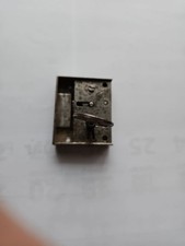 Altes Kastenschloss mit Schlüssel für Türen und Schubladen