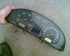 VW Passat 3B bj00 Tacho Kombiinstrument Bordcomputer 2,5 V6 TDI AKN 110kw/150ps